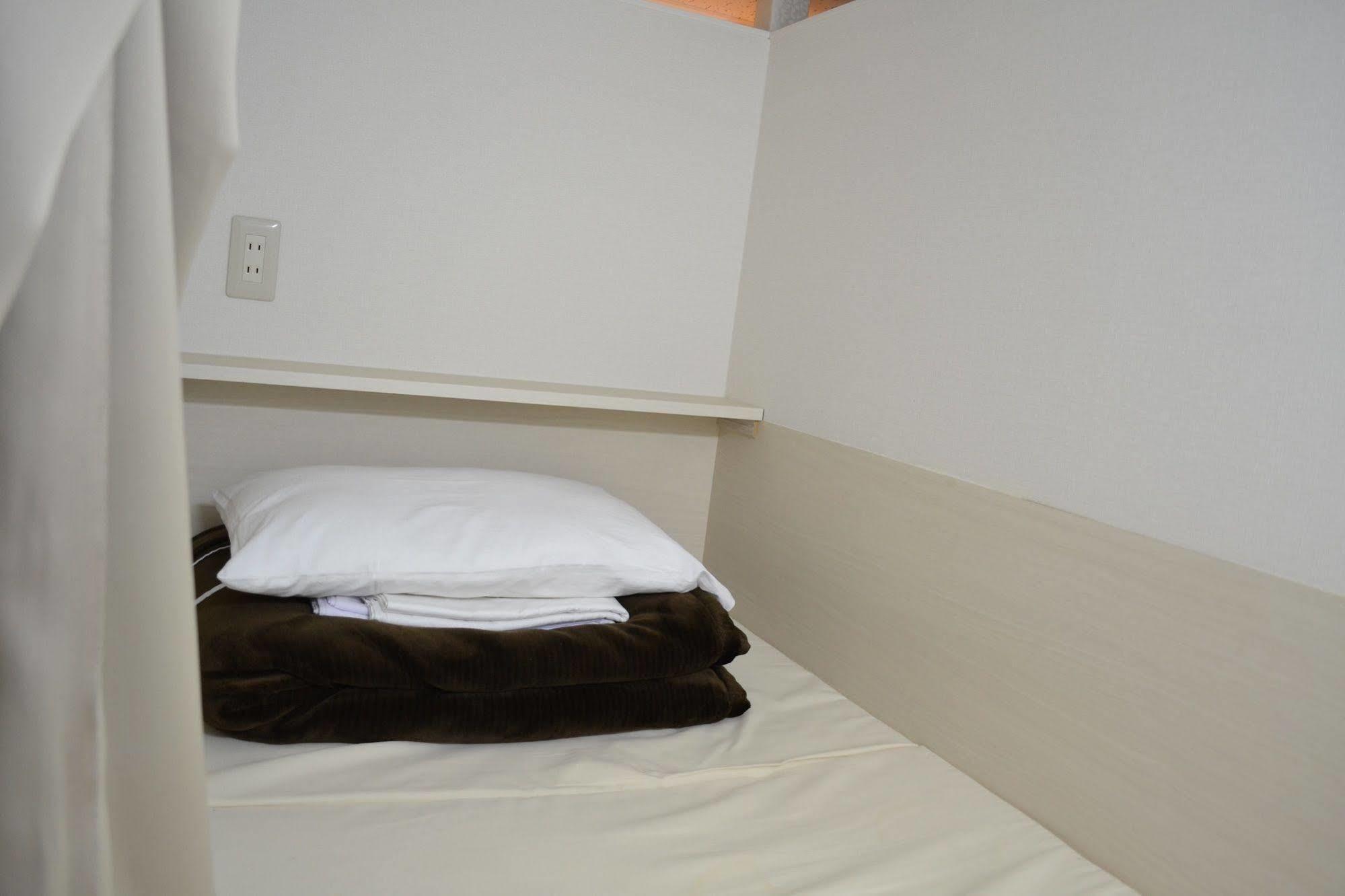 1 Night 1980 Asakusa Simple Capsule hotel *