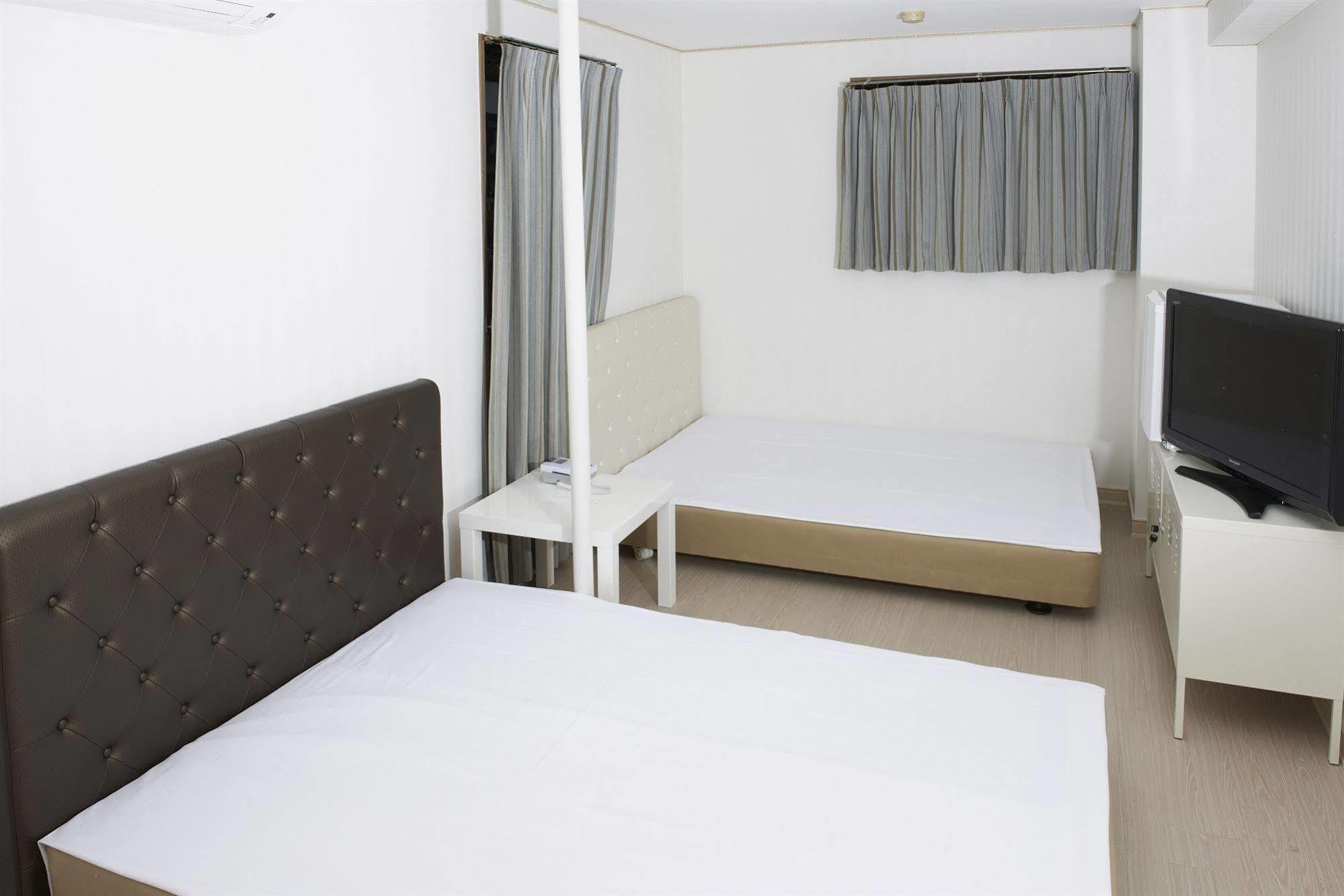 Empire In Shinjuku Hotel 2*