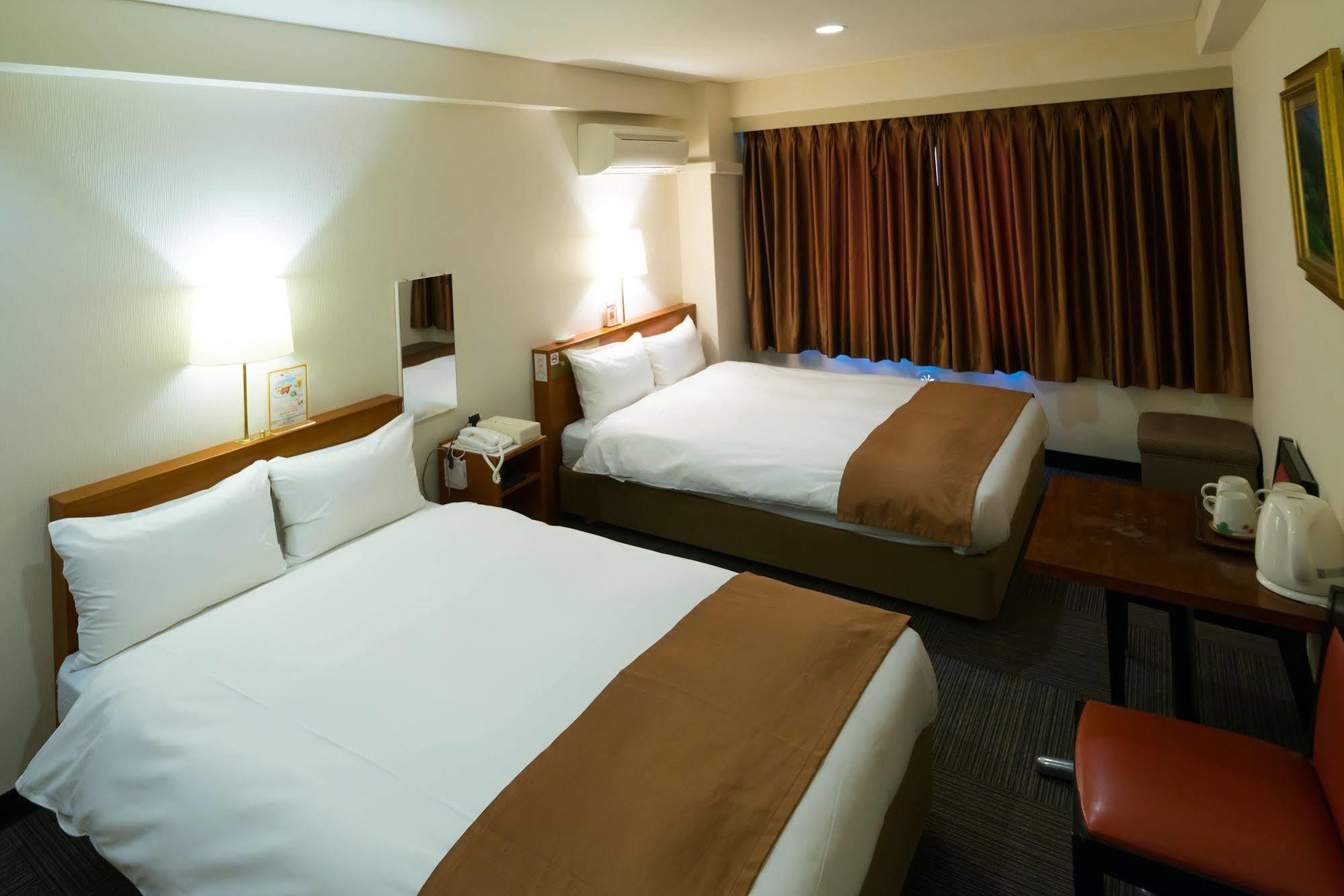 Plaza Hotel Tokyo