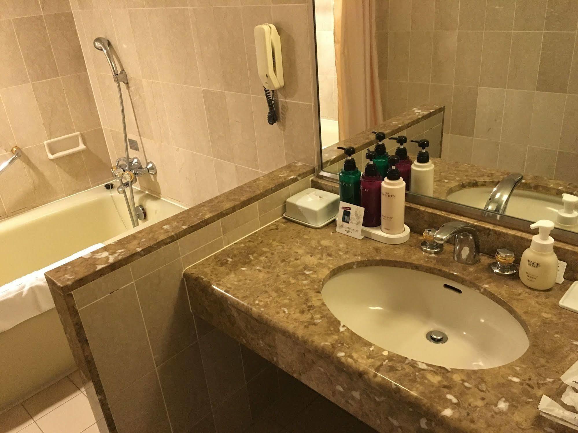 Jal Tamachi Economy hotel Tokyo