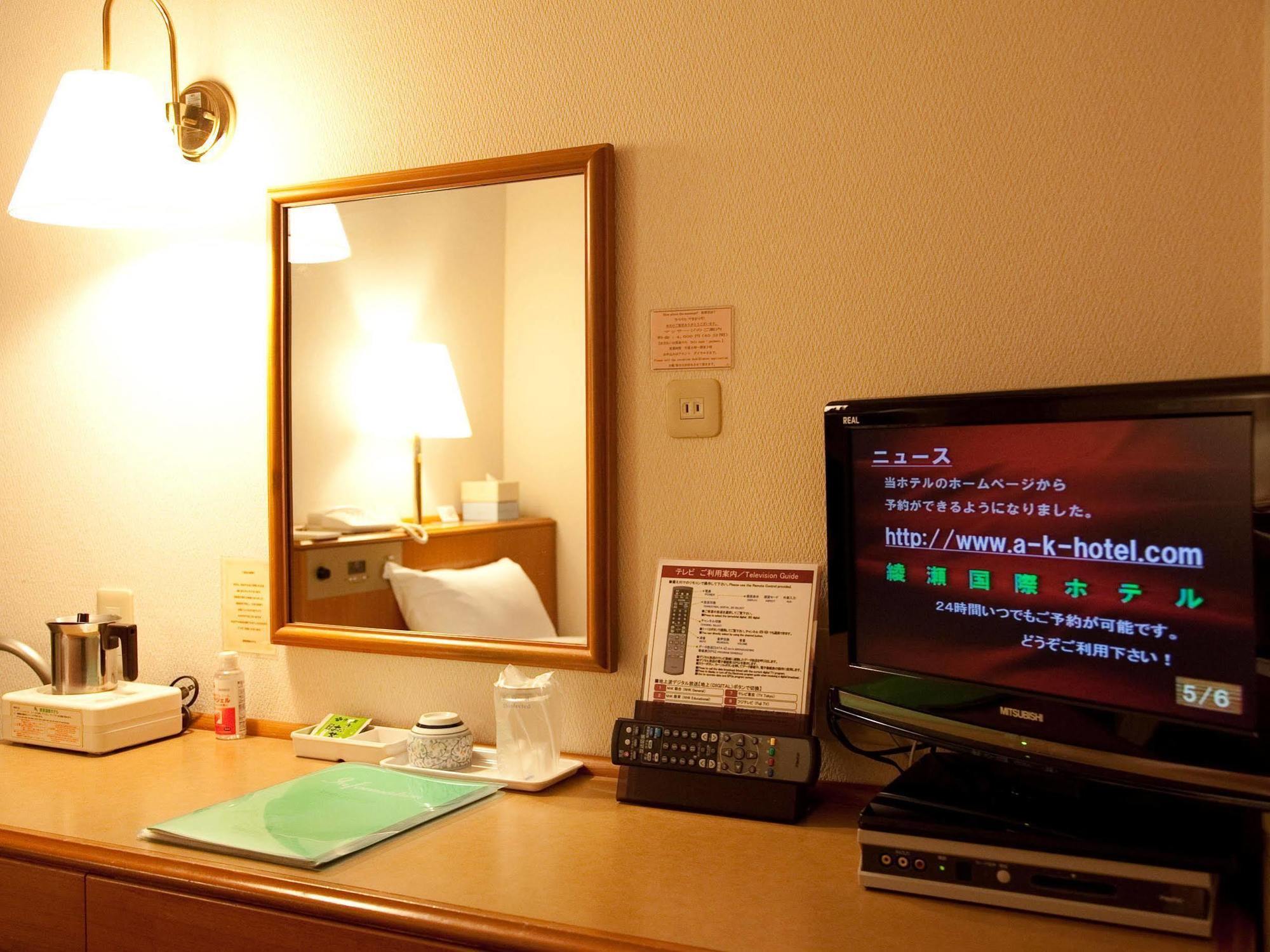 Hotel Smile Ayase Ekimae