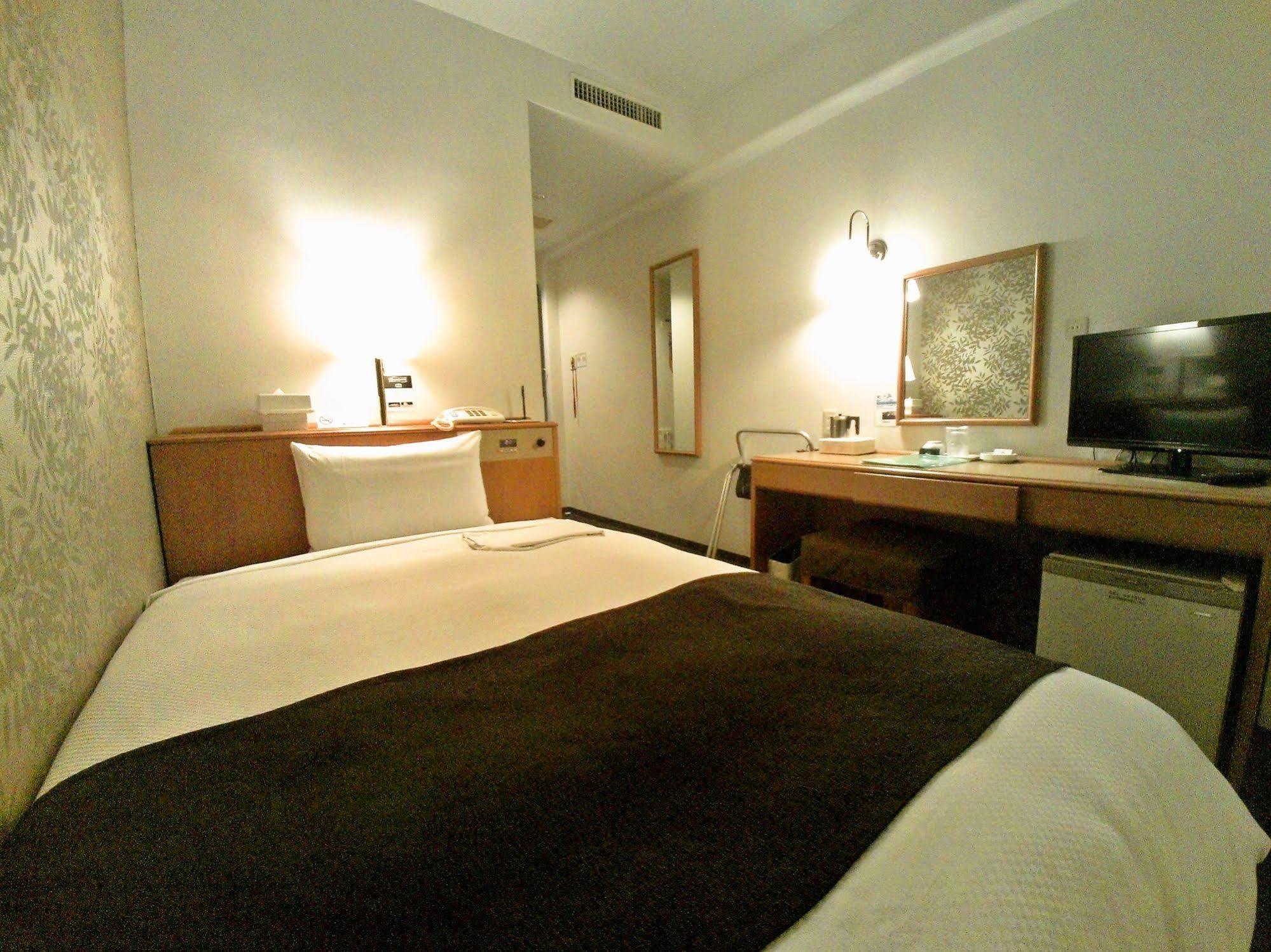 Smile Ayase Ekimae Hotel 2*