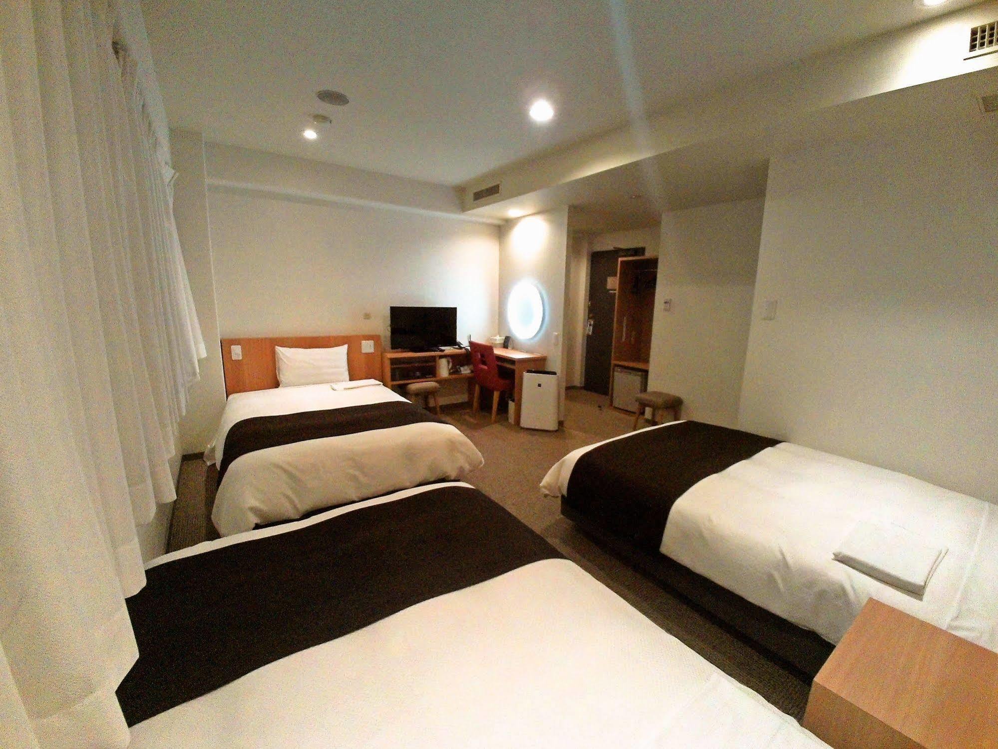 Smile Ayase Ekimae Hotel