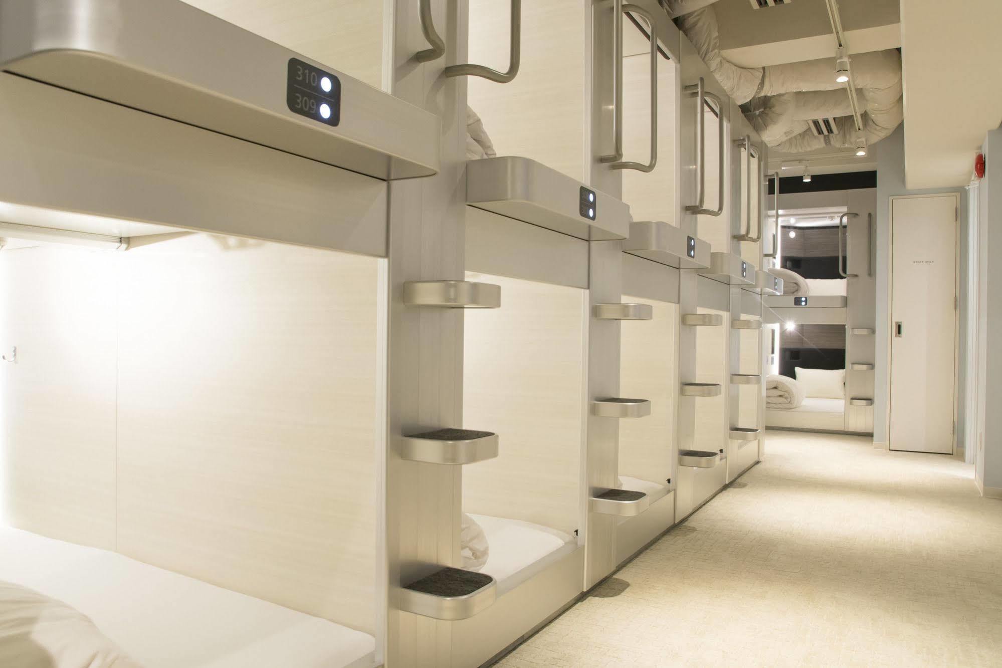 Capsule hotel Akihabara Bay Tokyo