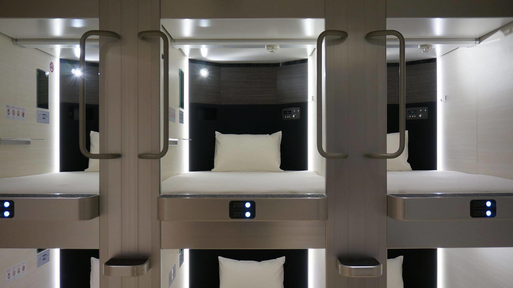 Capsule hotel Akihabara Bay 2*