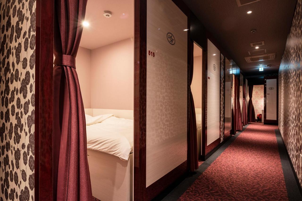 Capsule hotel Albida Aoyama *