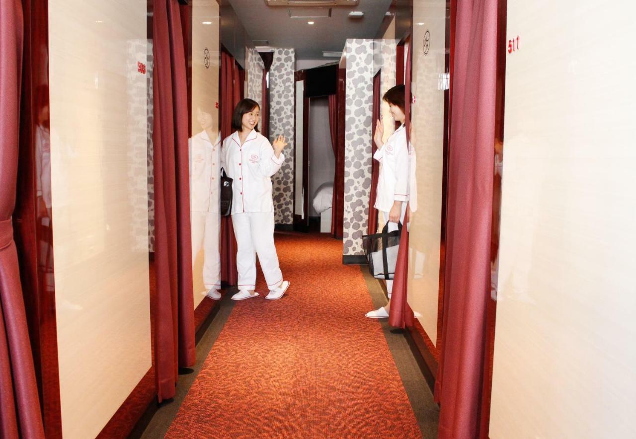 Capsule hotel Albida Aoyama Tokyo