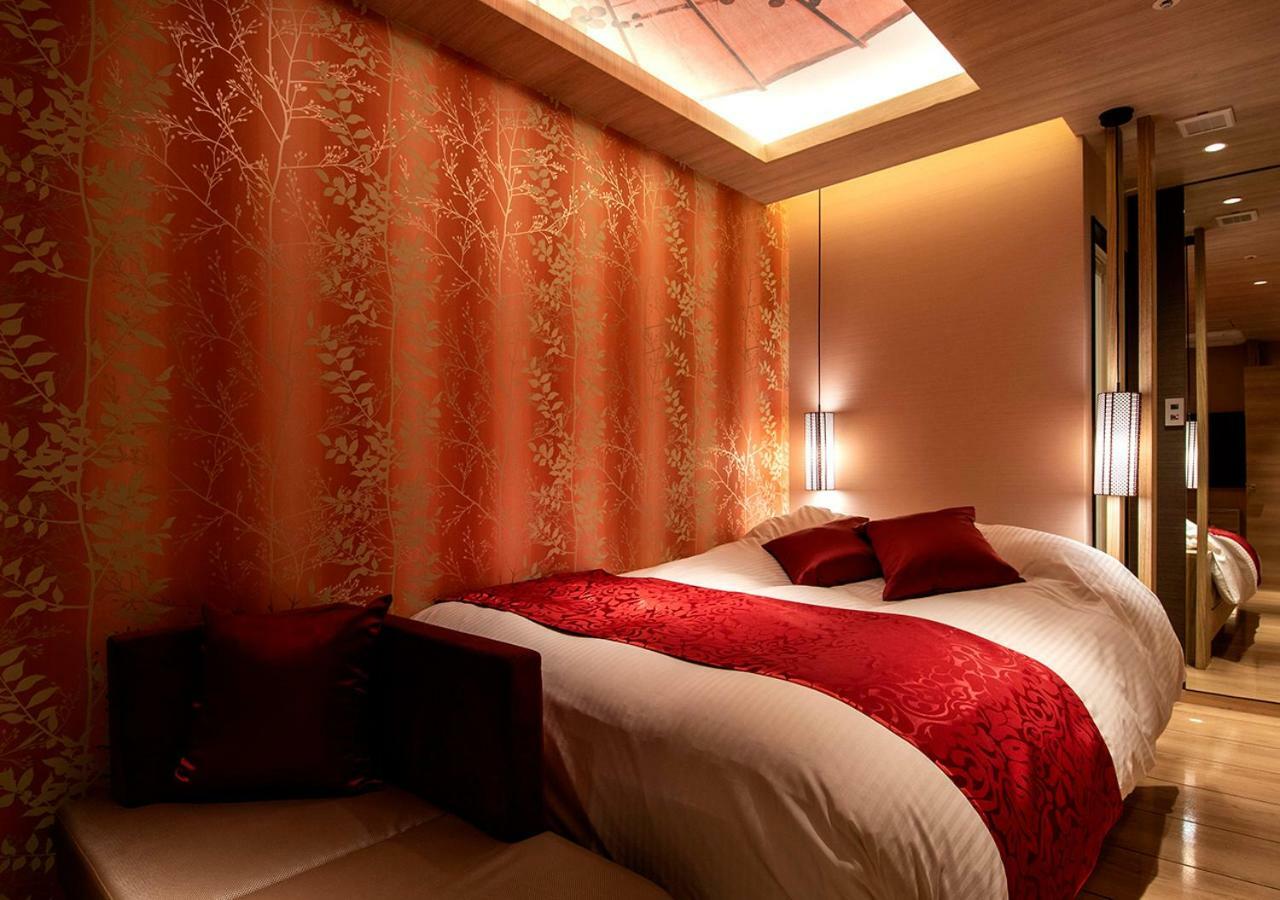 Rex Akasaka 3*