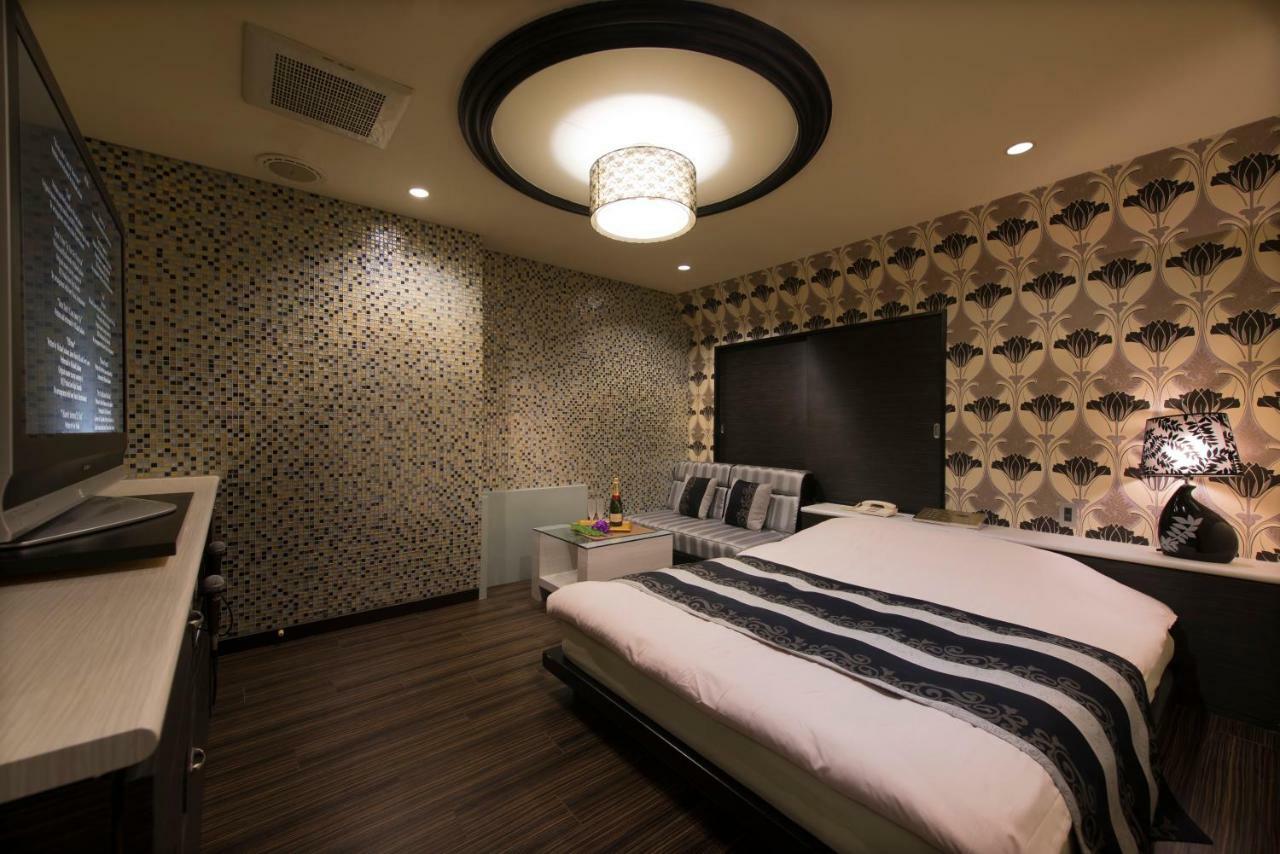 Linden Oji (adults Only) 3*