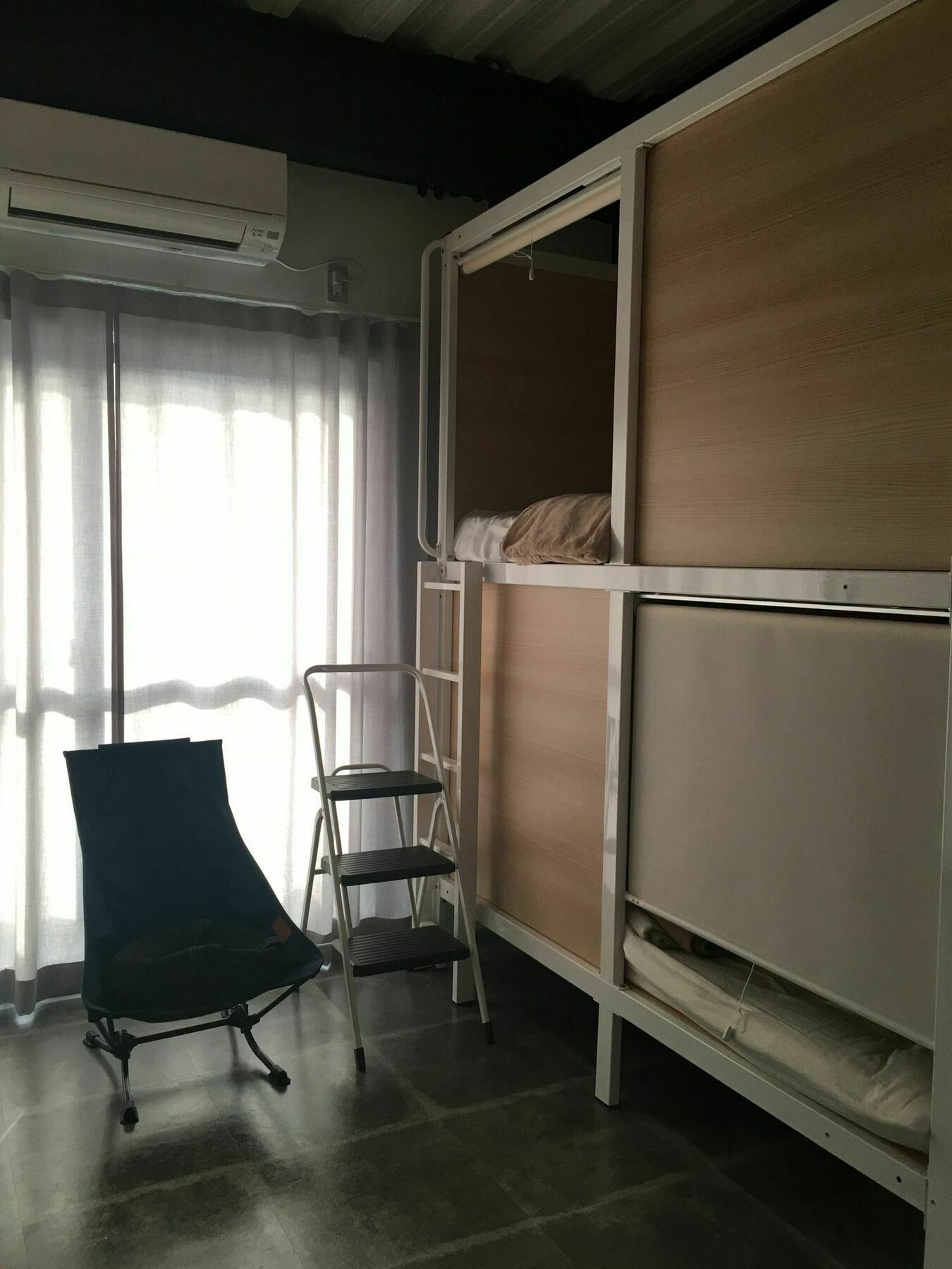 Hotel Bed And Yoga - Hostel, Caters To Women