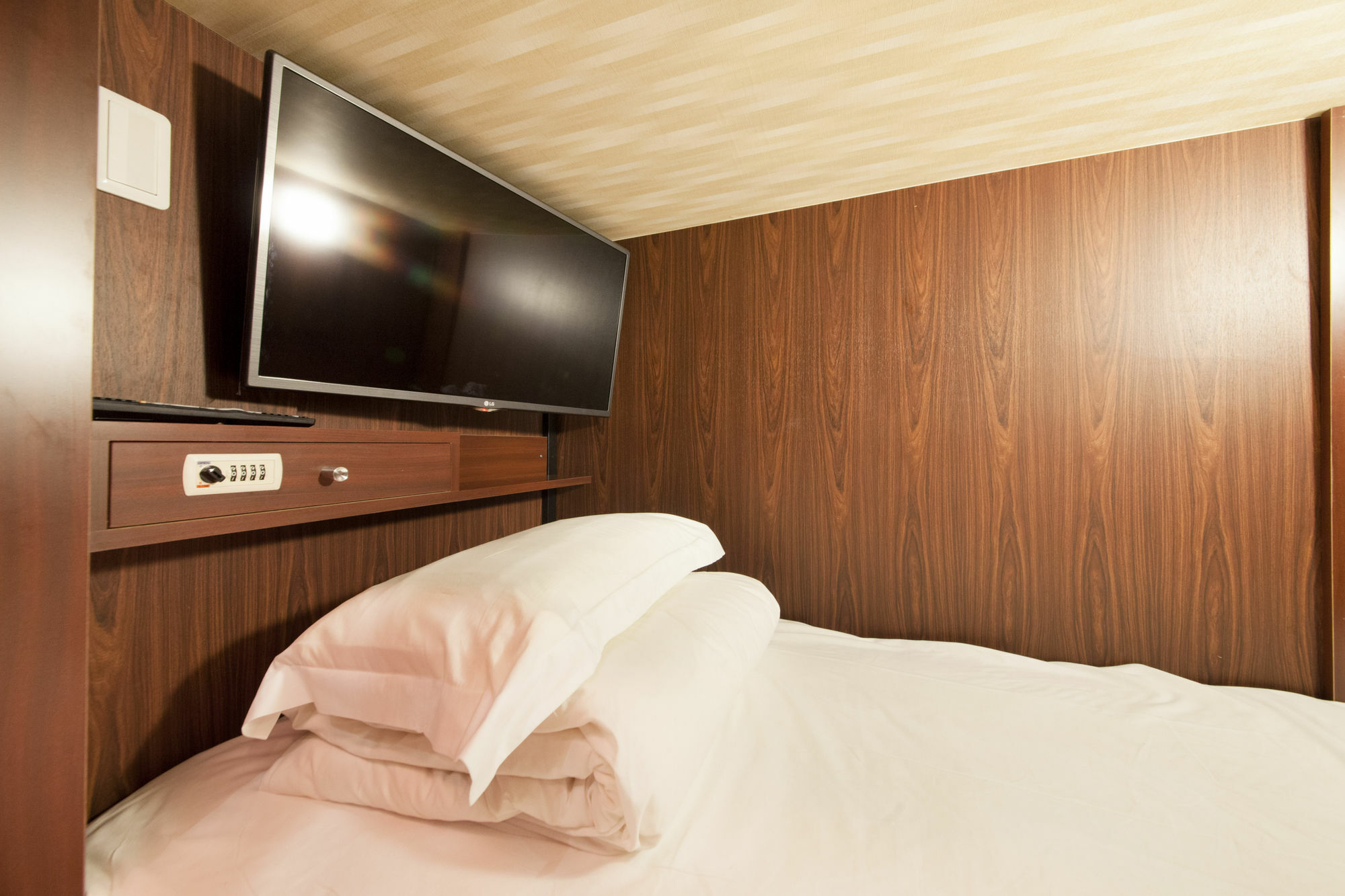 Centurion Residential Tower Capsule hotel Tokyo