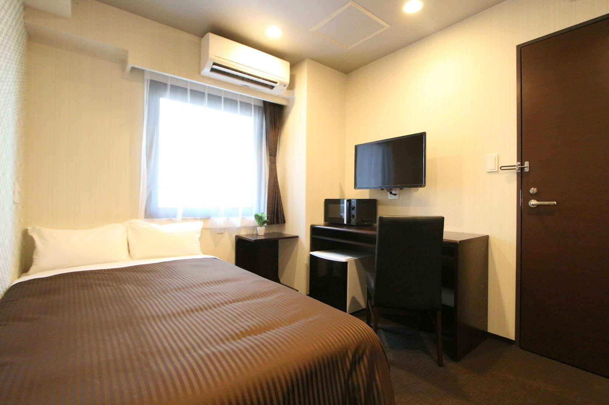Livemax Nihonbashi Hakozaki 3* Tokyo
