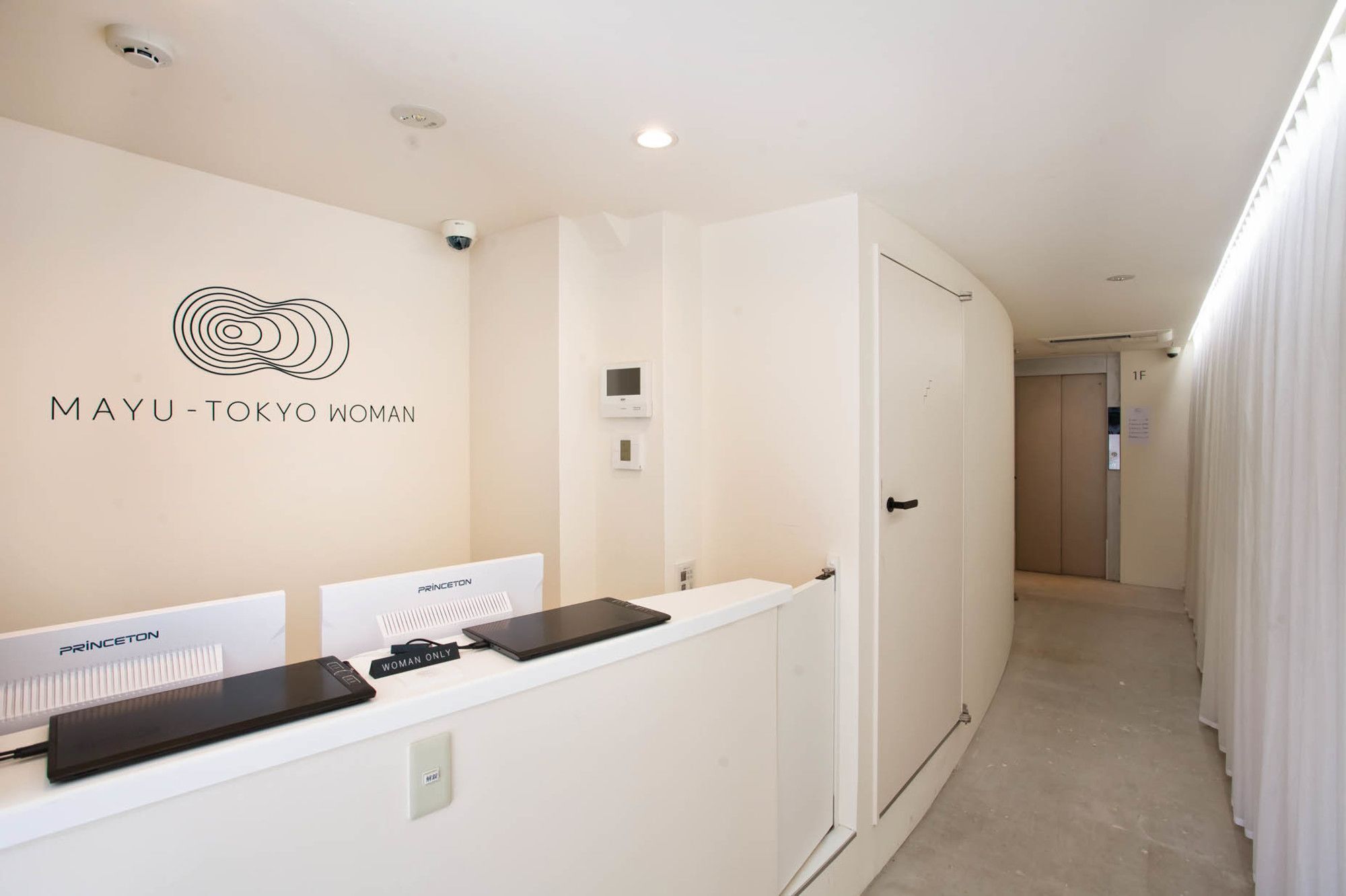 Mayu Woman Capsule hotel 2*