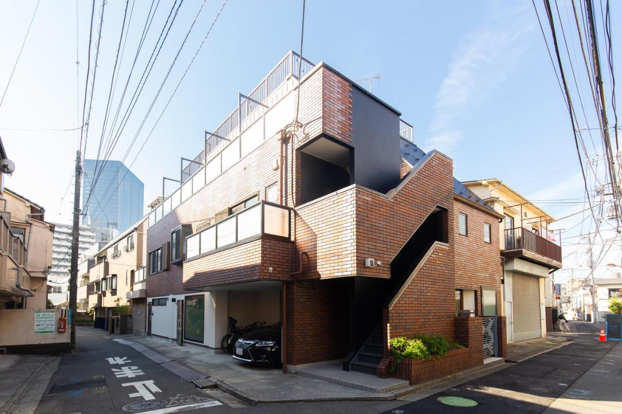 Apartment Cross Bridge Ikebukuro Tokyo