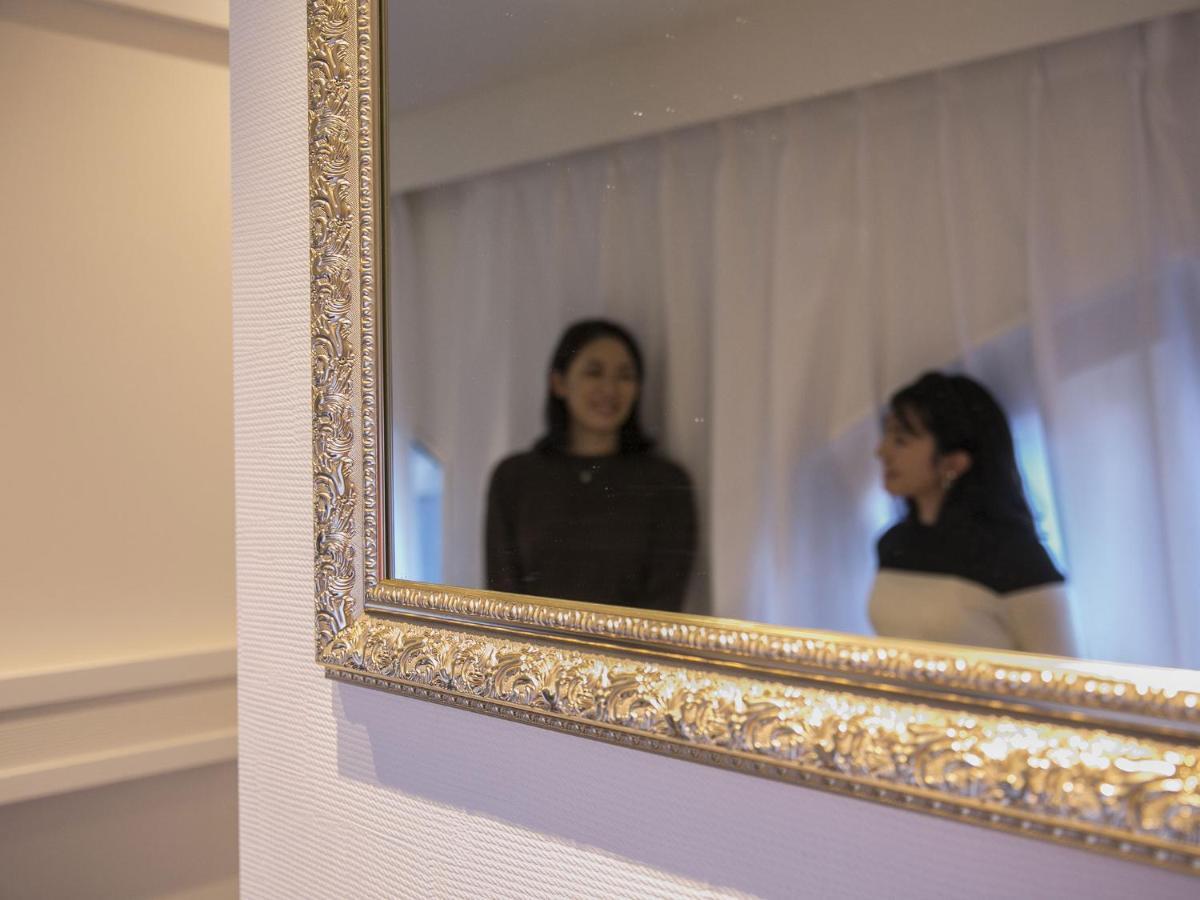 Alice In The Mirror Caters To Women