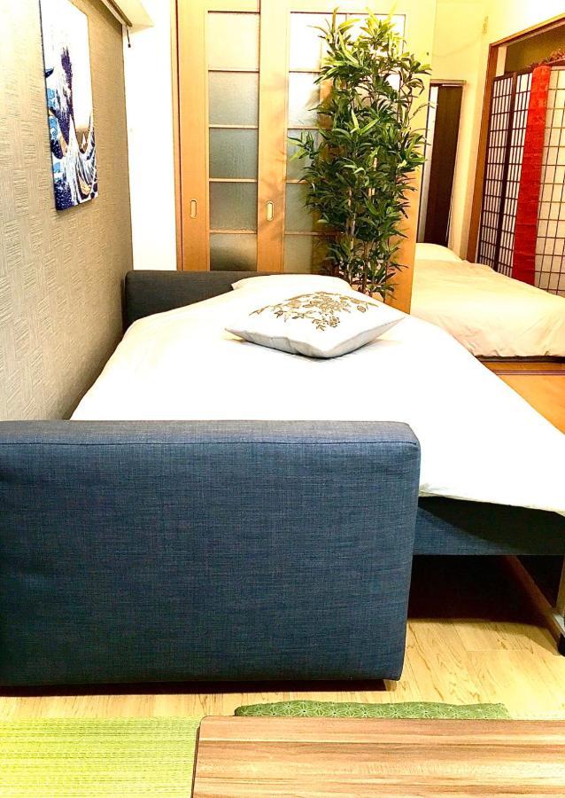Sakura And Autumn Leaves Apartment Tokyo