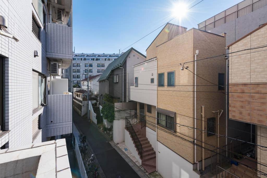 上野浅草商业圈 山手线西日暮里站6分钟 成田羽田机场40分钟 精致酒店8a2客房两室 交通餐饮购物便利 Apartment
