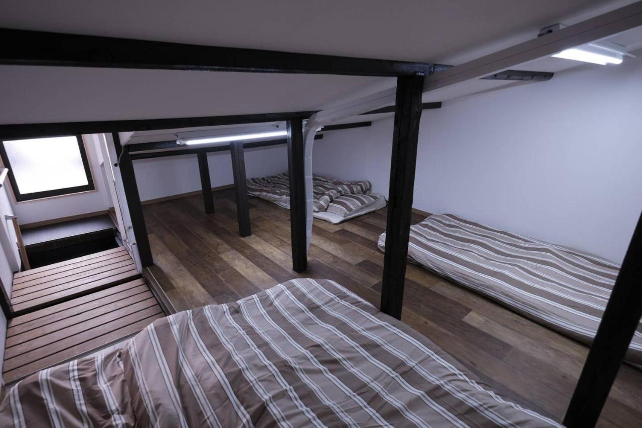 Apartment Nezu House