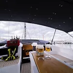 Sea Breeze B&B With Luxury Yacht On Tokyo Bay