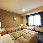 What are the best hotels near Shinagawa Aquarium?