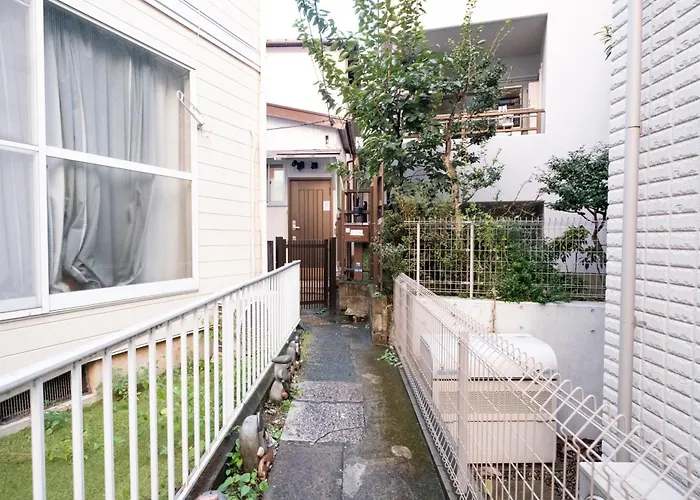Shinjuku Waseda Tubaki Furuike House
