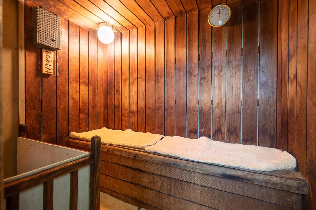 Oyo Tetora Akabane Capsule hotel *