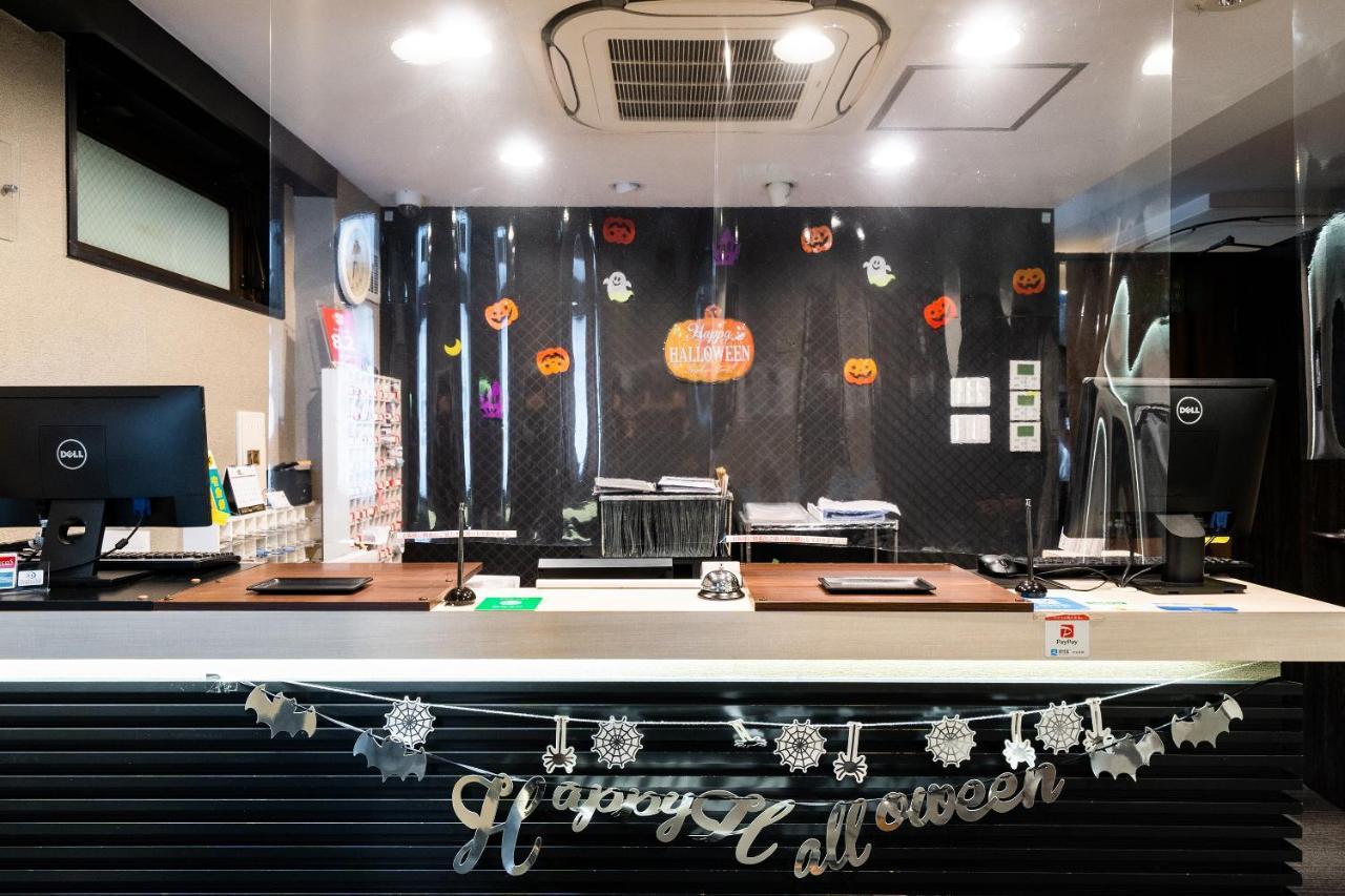 Oyo Tetora Akabane Capsule hotel Tokyo