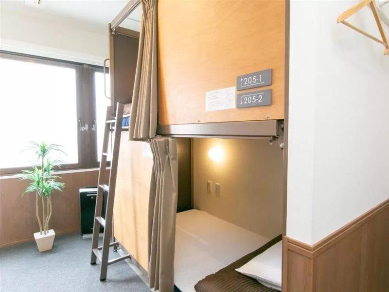 Oak Hotel *