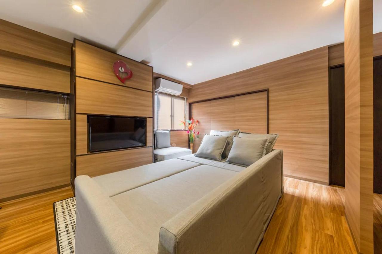 Sola House *