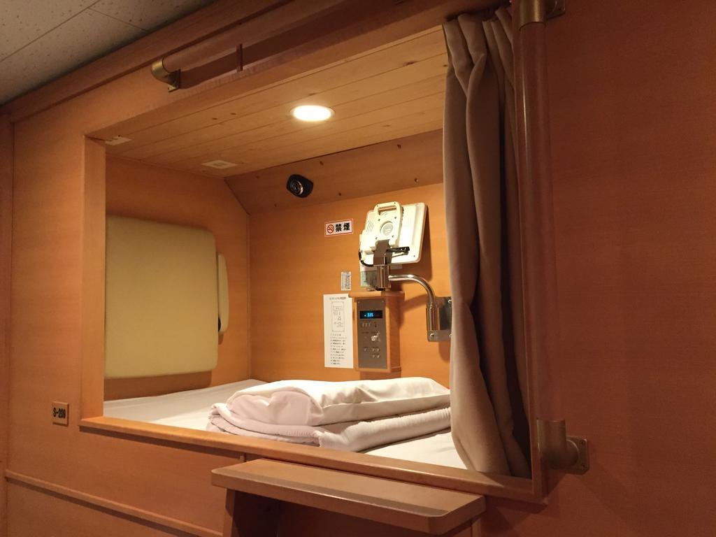 Capsule hotel President *