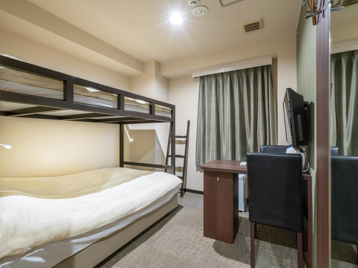 Capsule hotel Oyo Tetora Akabane Tokyo