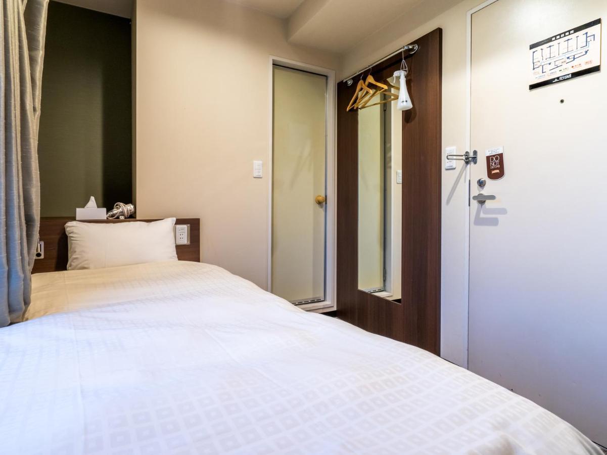 Oyo Tetora Akabane Capsule hotel Tokyo