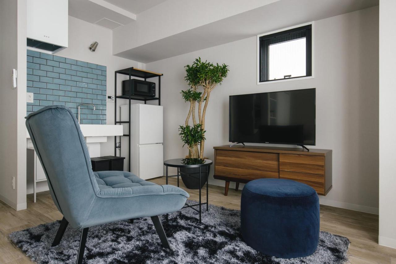 Three Aparthotel *