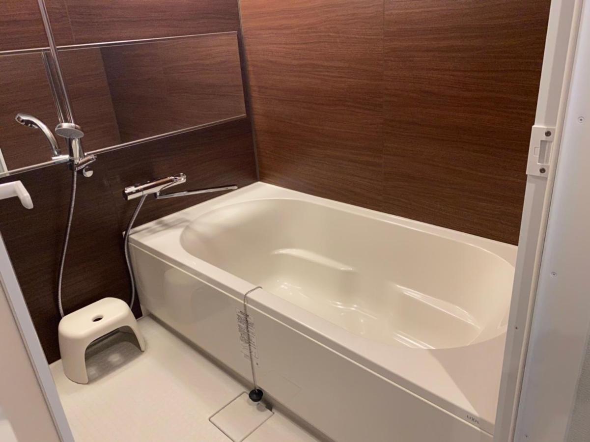 Three Aparthotel *