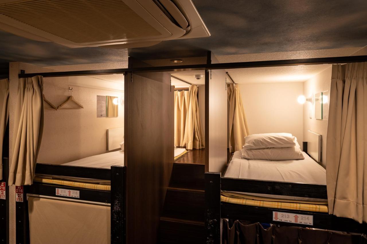 Capsule hotel Owl Nippori Tokyo
