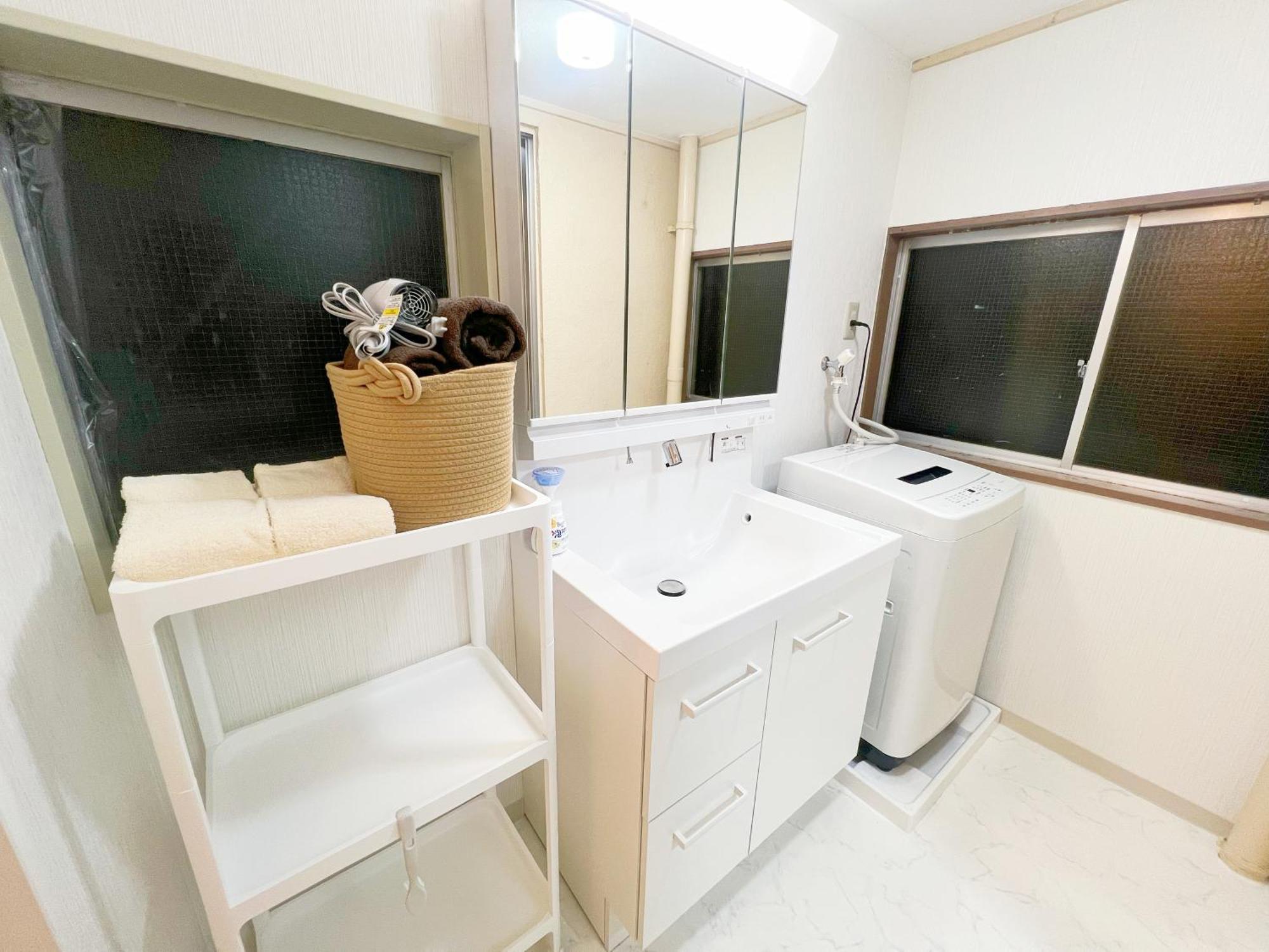 池袋2分5人可 * Tokyo