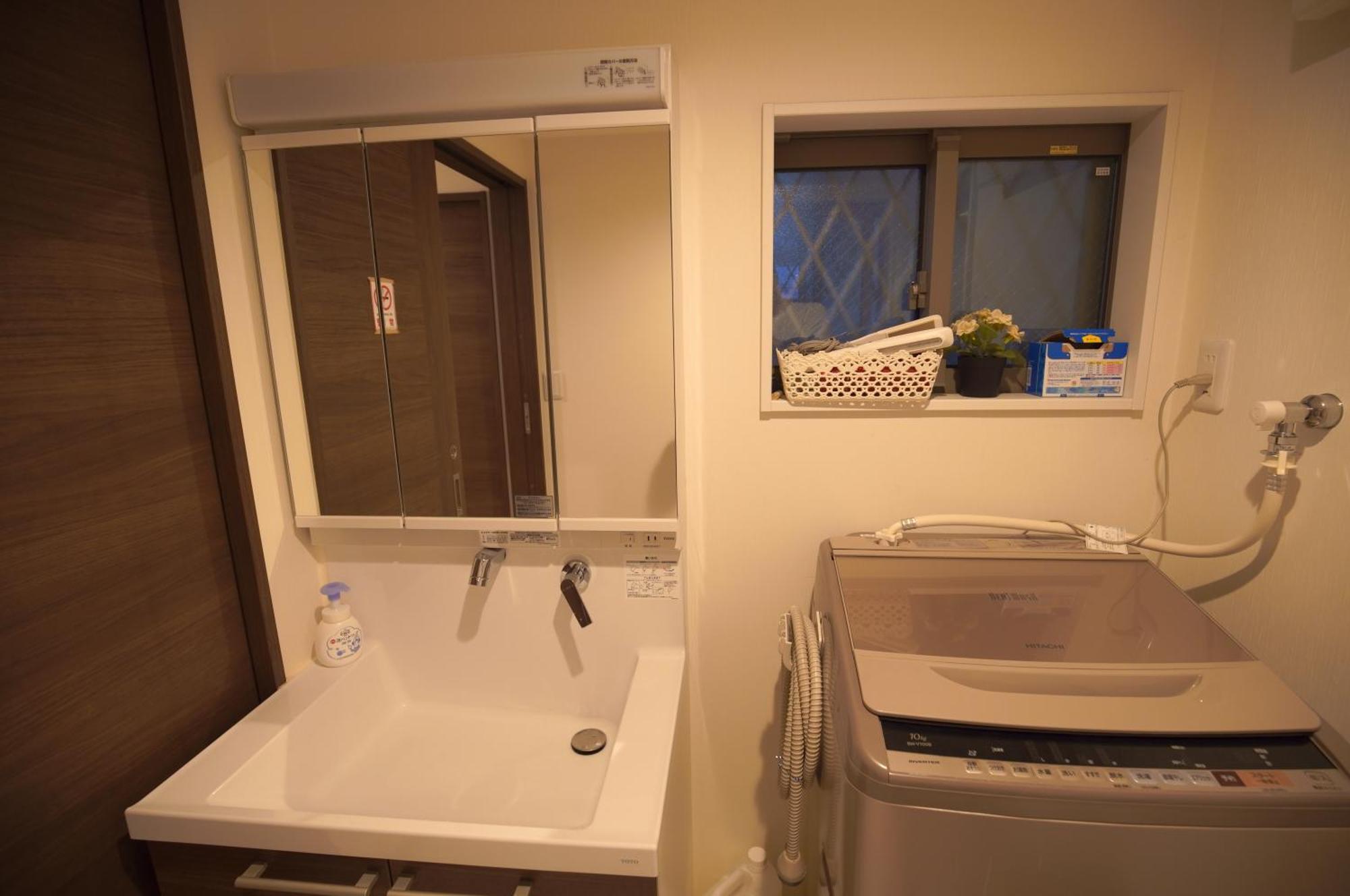 Qiqi House Tokyo: Spacious New For 8 With Easy Airport & Access