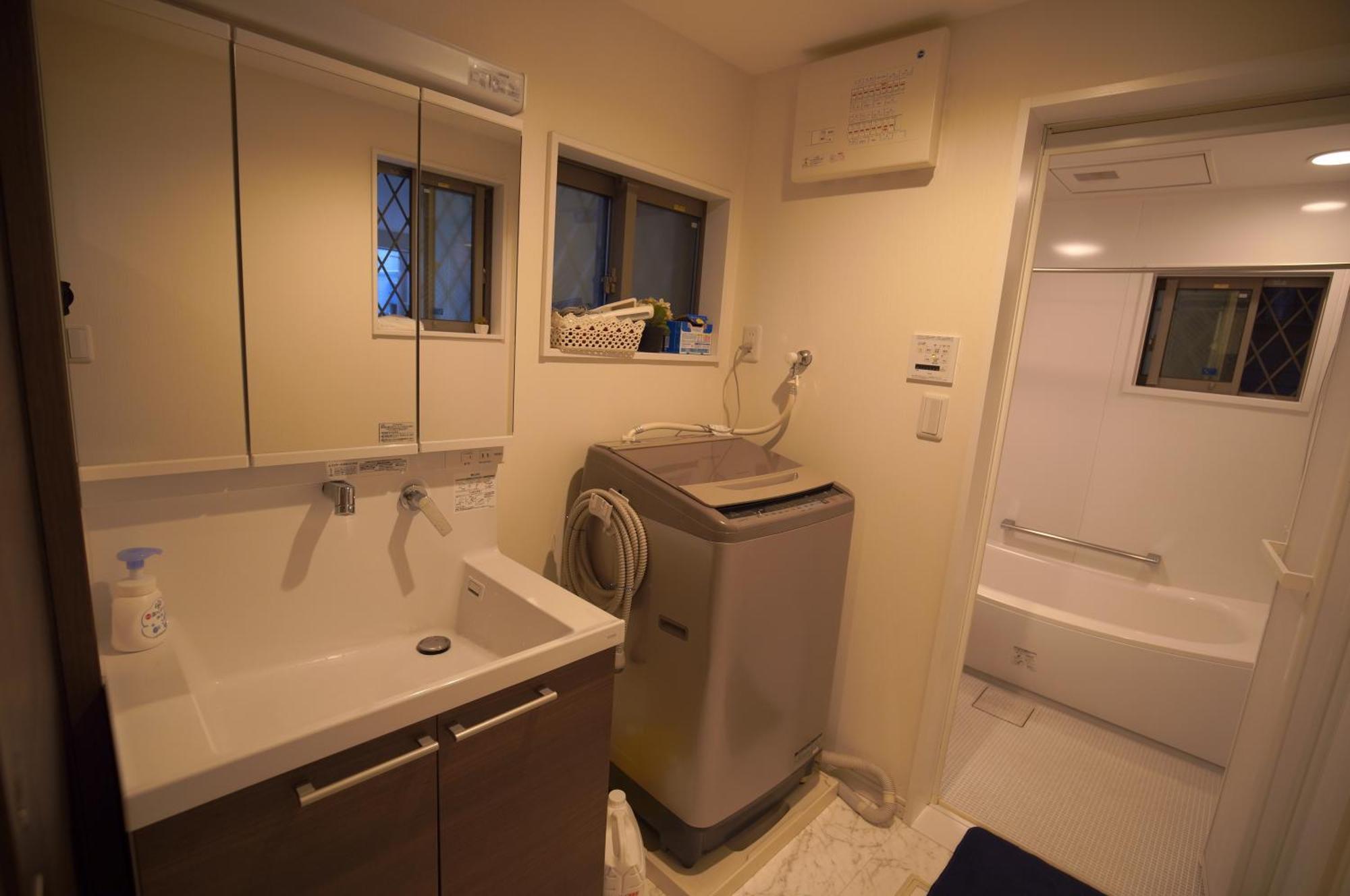 Qiqi House Tokyo: Spacious New For 8 With Easy Airport & Access Apartment