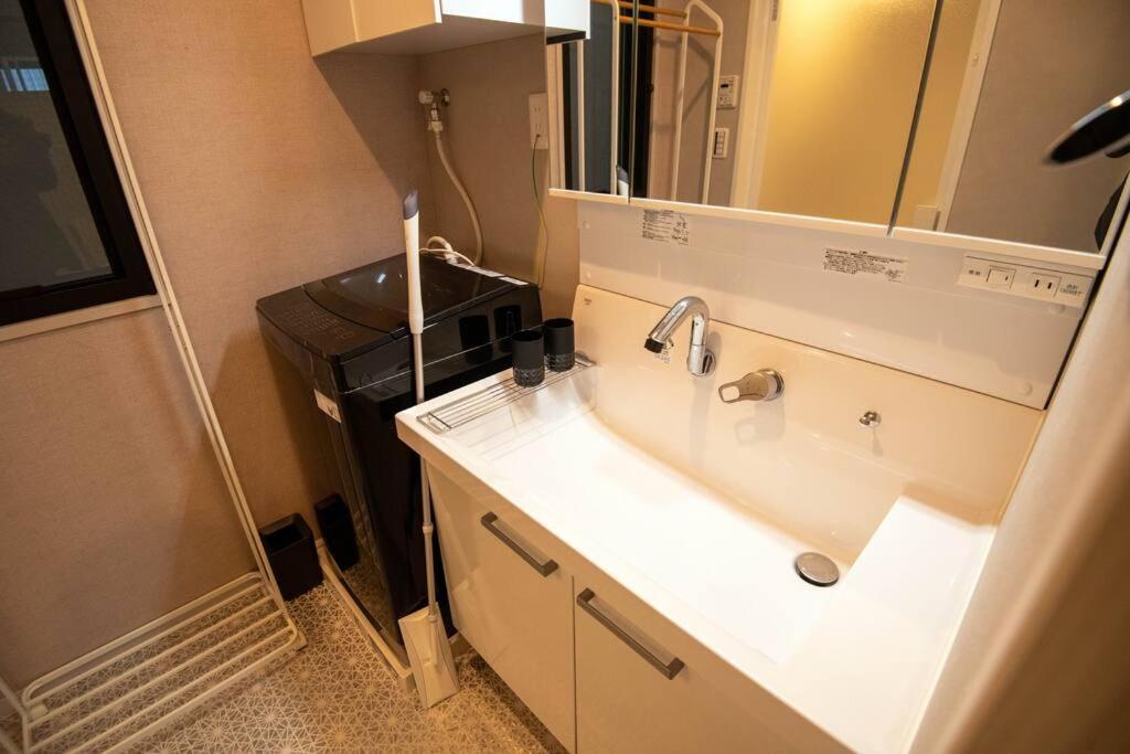 Apartment 浅草禅心居202室 浅草駅徒歩15分 2024年4月ニューオープン 43平米丸貸し切り ダブルベット2台と畳敷き布団2組 家庭式用品設備完備 Tokyo