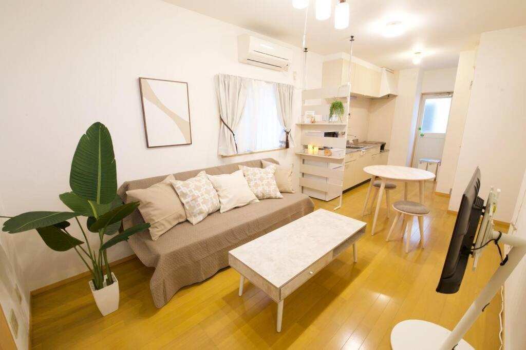 Apartment ハイグレード立石 101 *