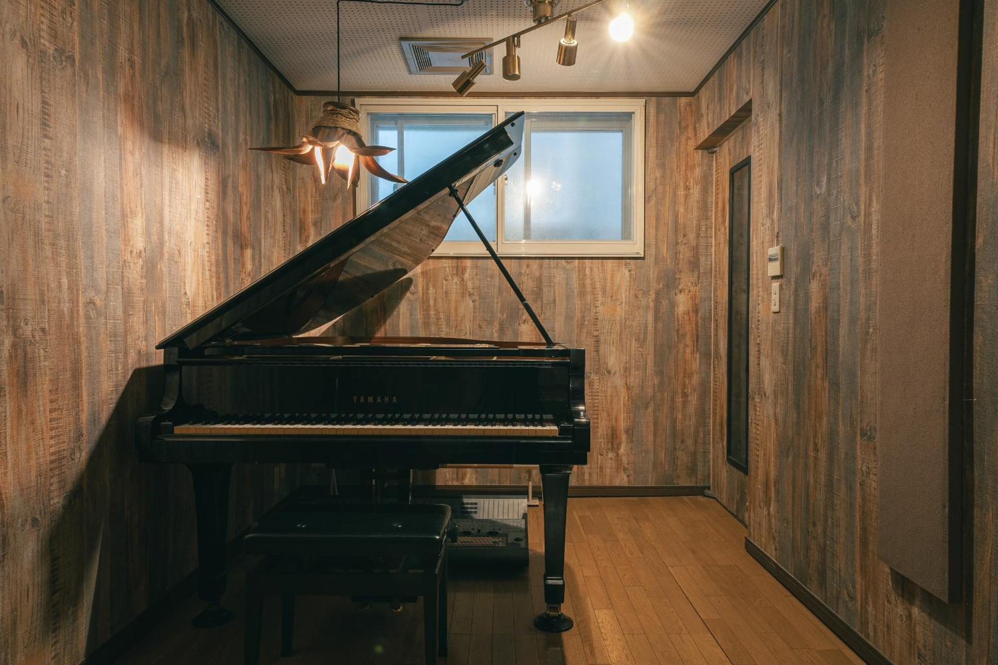 Grand Piano & Shinjuku 5min Walk From Station *
