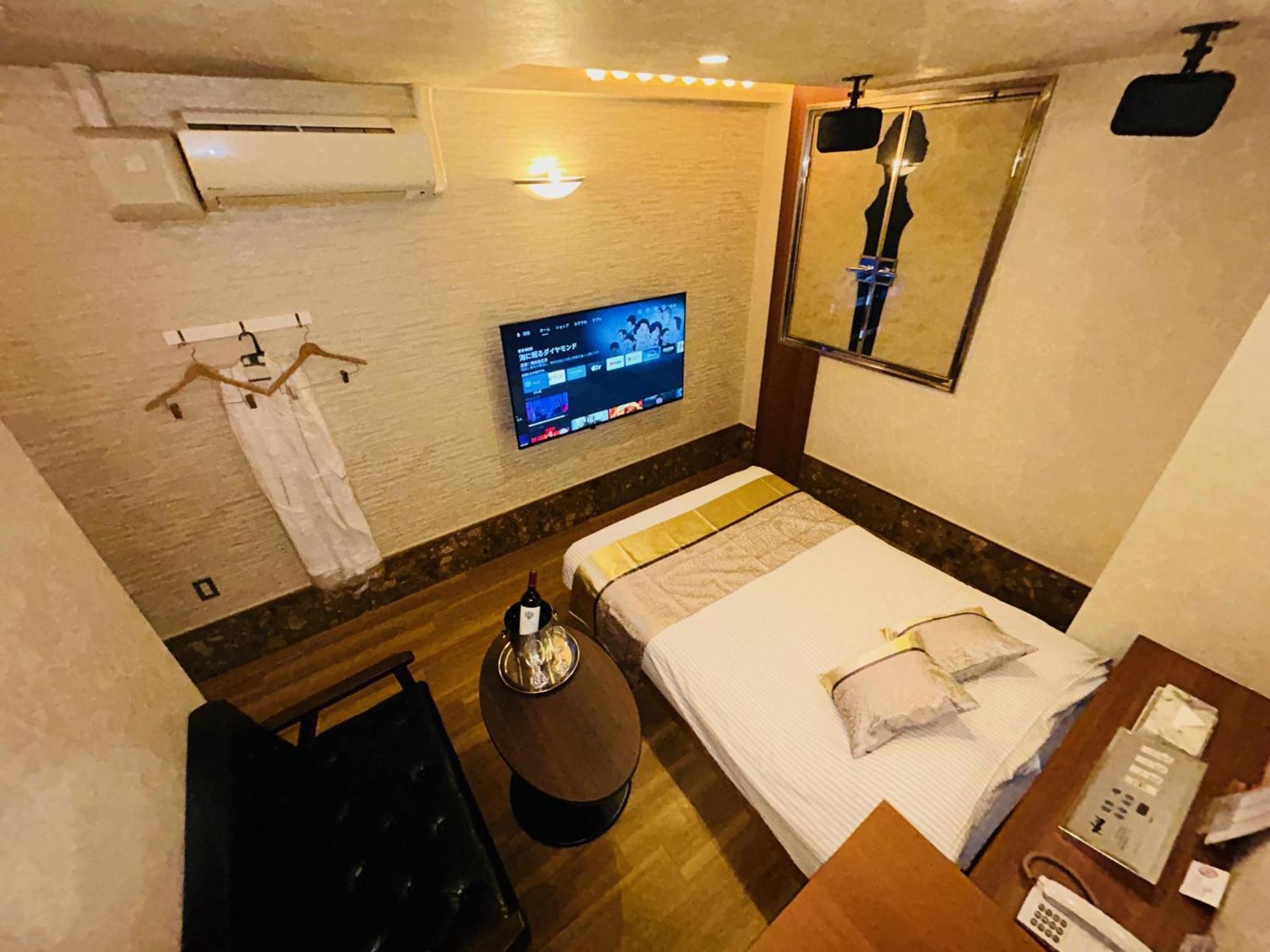Crystal 大人専用 3* Tokyo