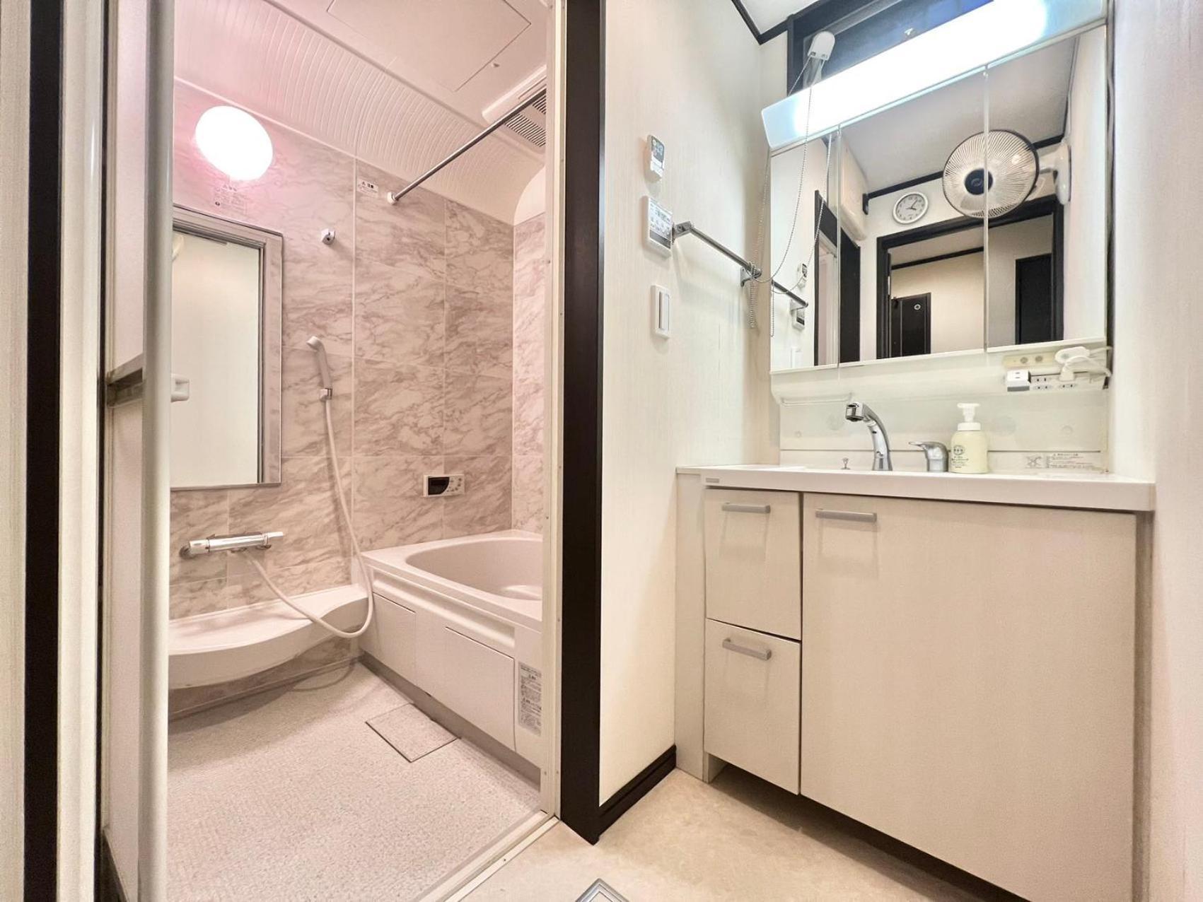Aparthotel 3min To Sta 9mins Direct To Ikebukuro 10mins To Ueno 13mins To Shinjuku Whole Big House Gread Location Easy To Every Spots Max For 6 *
