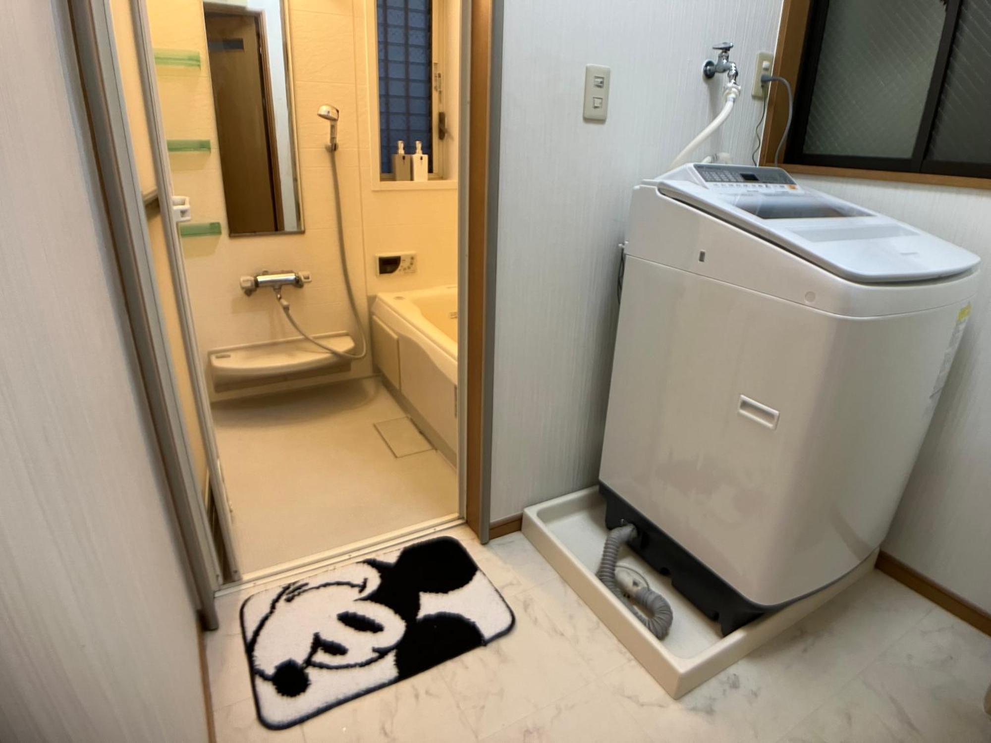 Villa Entire Beside Asakusa, Ueno, Akihabara And Skytree Tower Between 3 Train Stations And Contains 3 Bedrooms, 2 Bathrooms And 2 Toilets For 14 Guests *
