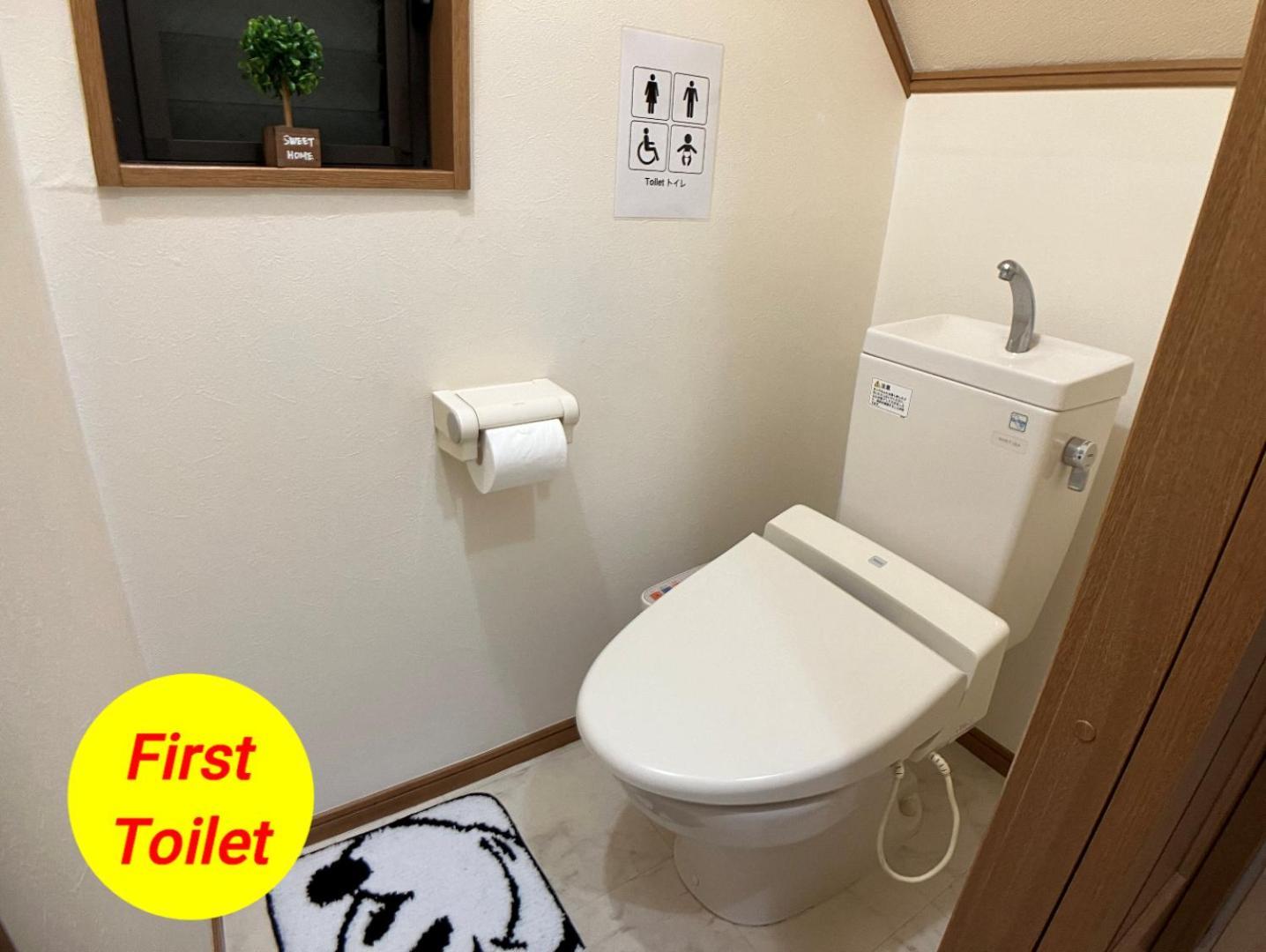 Villa Entire Beside Asakusa, Ueno, Akihabara And Skytree Tower Between 3 Train Stations And Contains 3 Bedrooms, 2 Bathrooms And 2 Toilets For 14 Guests Tokyo