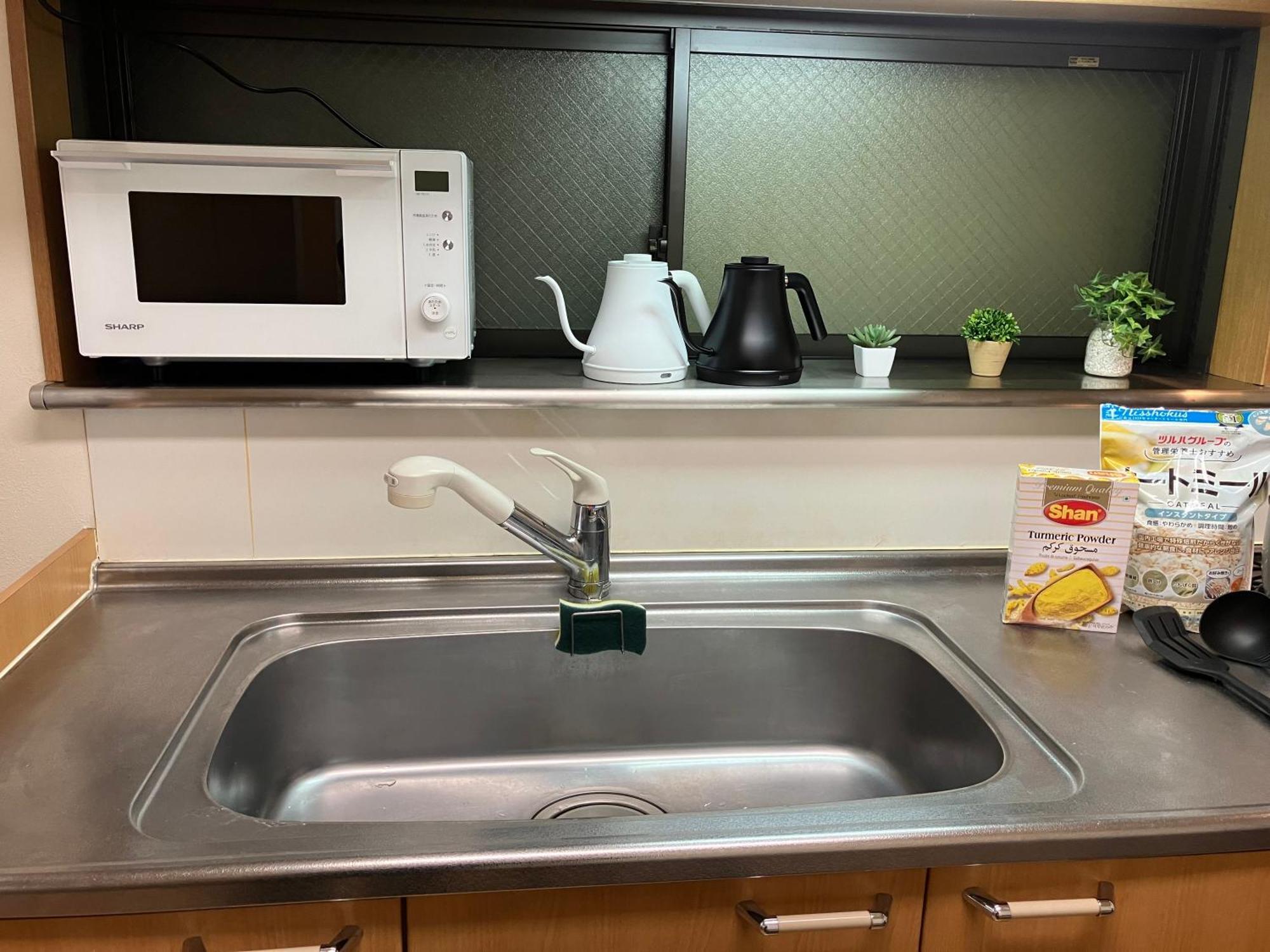 Entire Beside Asakusa, Ueno, Akihabara And Skytree Tower Between 3 Train Stations And Contains 3 Bedrooms, 2 Bathrooms And 2 Toilets For 14 Guests * Tokyo