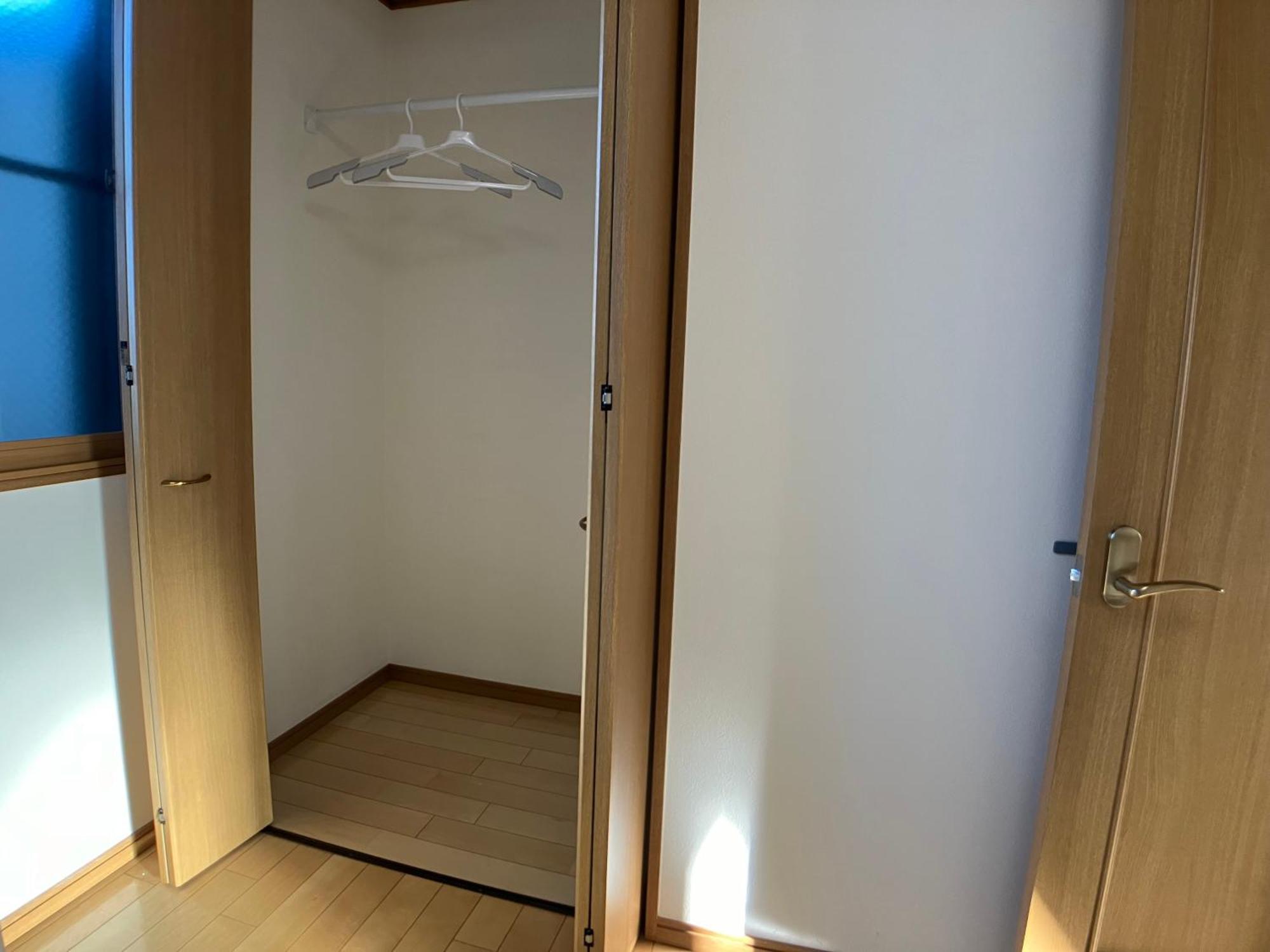 Entire Beside Asakusa, Ueno, Akihabara And Skytree Tower Between 3 Train Stations And Contains 3 Bedrooms, 2 Bathrooms And 2 Toilets For 14 Guests