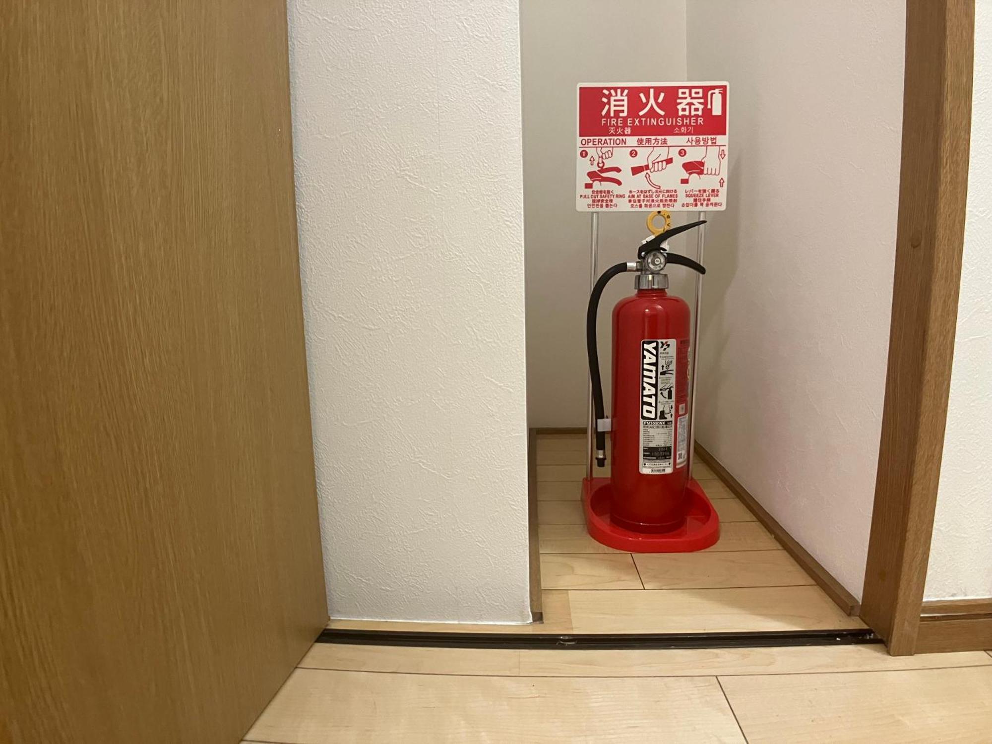 Entire Beside Asakusa, Ueno, Akihabara And Skytree Tower Between 3 Train Stations And Contains 3 Bedrooms, 2 Bathrooms And 2 Toilets For 14 Guests * Tokyo
