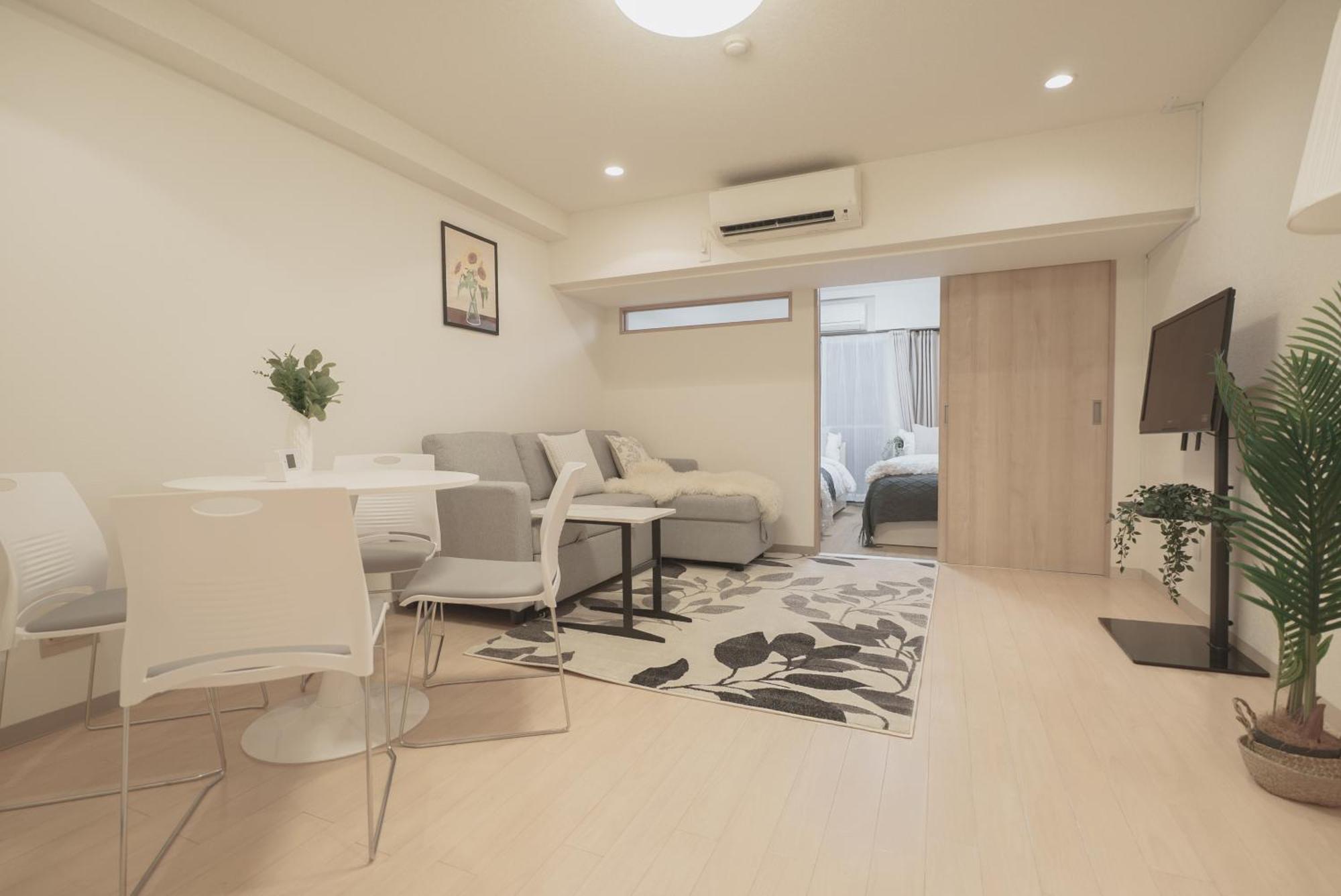 1 Minute From Higashi-shinjuku Station Large Living Apartment