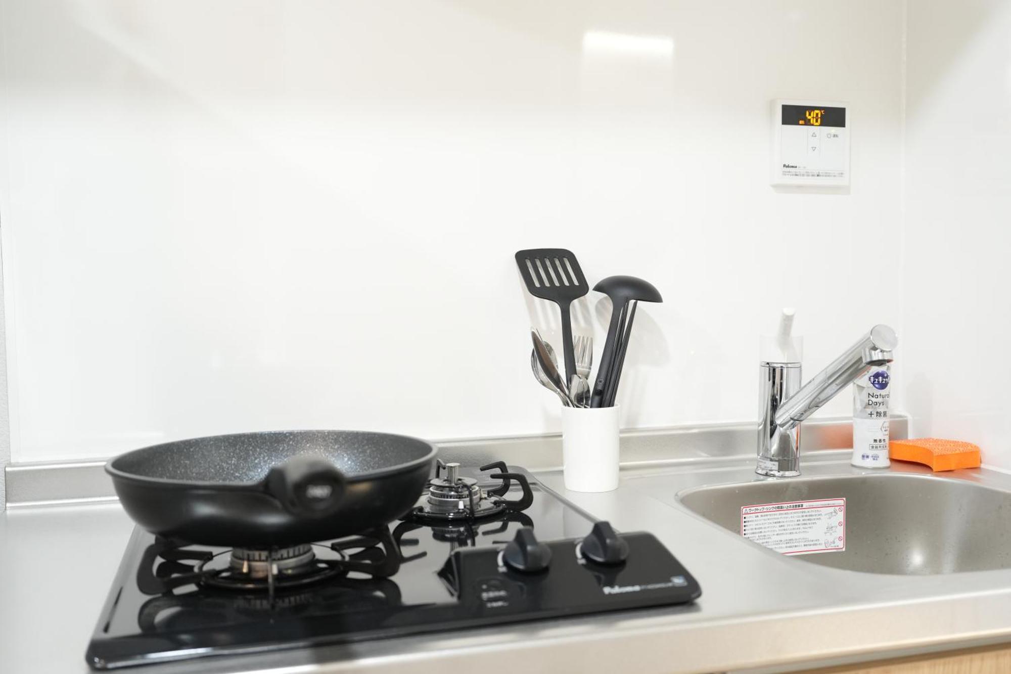 Inn 5mins Walk To Higashi-nakano Station, Comfortable With Direct Access To Shinjuku, Zy O Y
